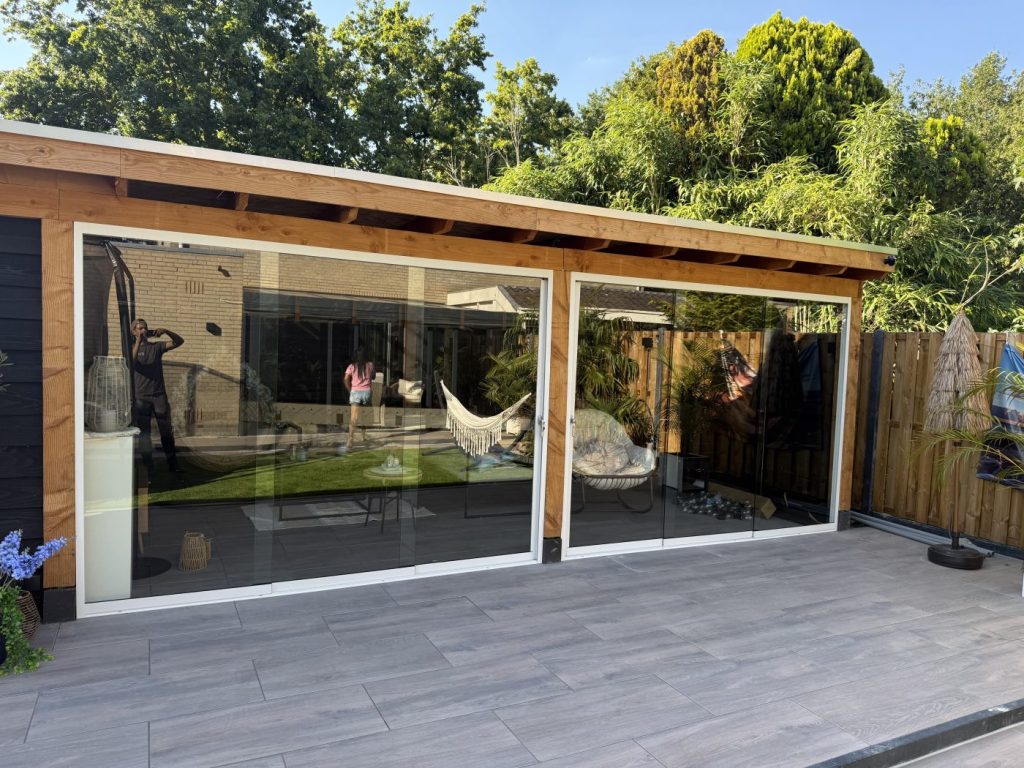 overkapping basic 500cm x 300cm met schuur 200cm