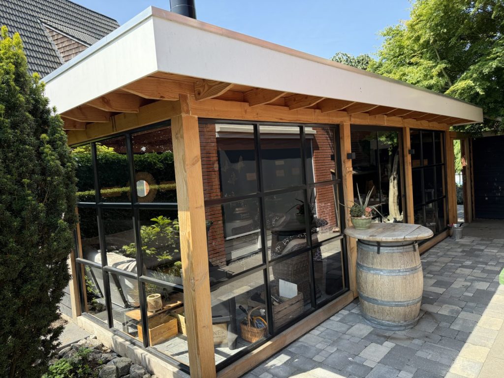 overkapping basic 500cm x 300cm met schuur 200cm