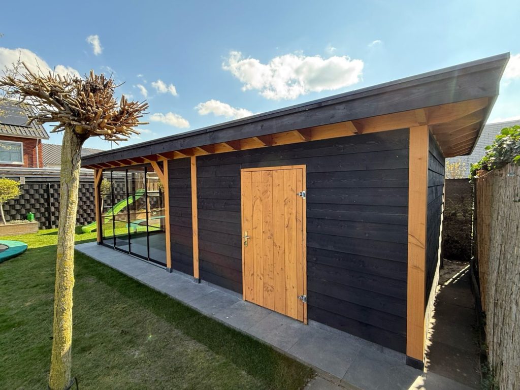 overkapping basic 500cm x 300cm met schuur 200cm